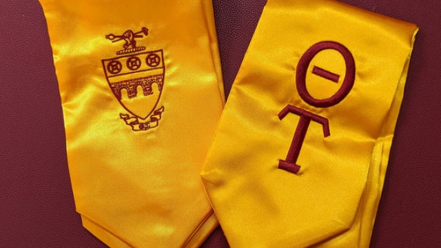 Steal the Show: The Art of Customized Graduation Stoles