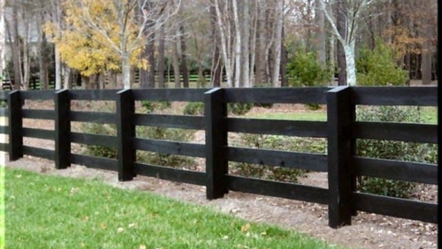 Battle of the Fences: Chain Link vs Wood – Which is Right for You?